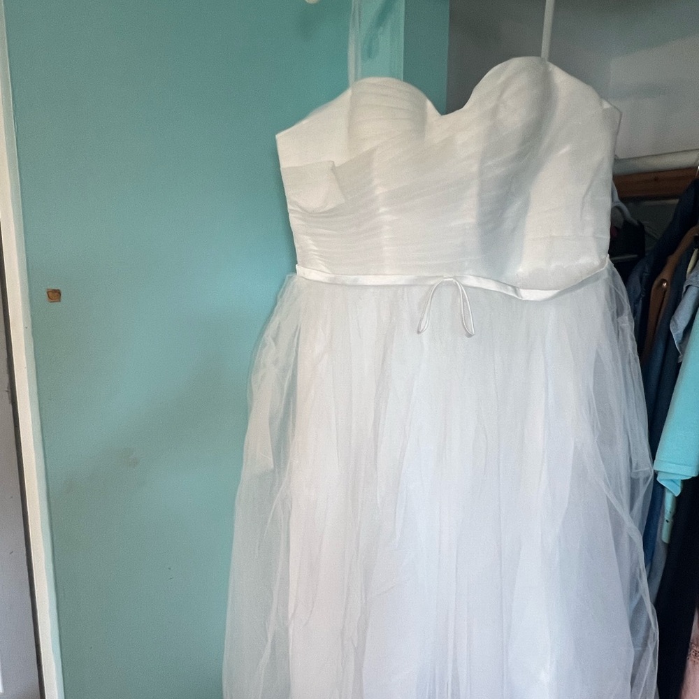 Elegant White Strapless Wedding Dress